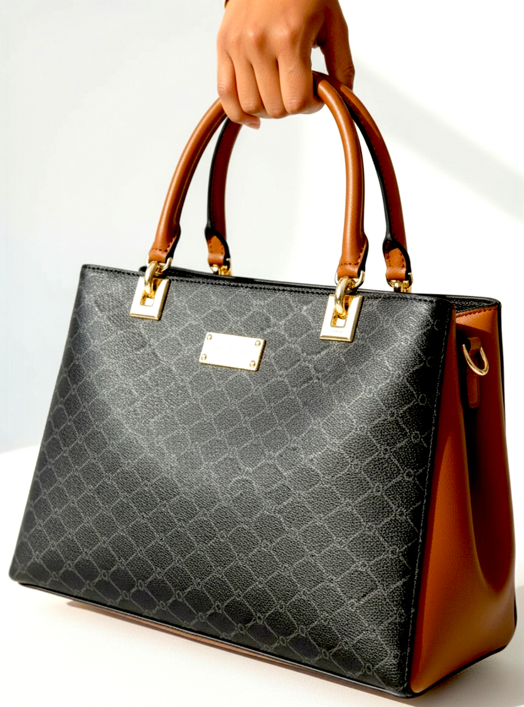 Bessie Logo Print Two-Tone Tote – Black